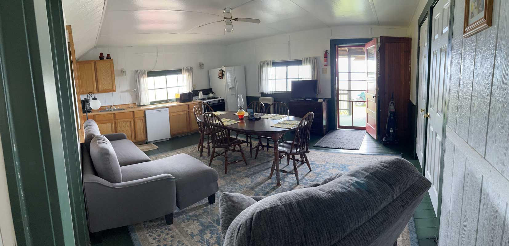 Panoramic shot of the interior of a vacation rental cabin