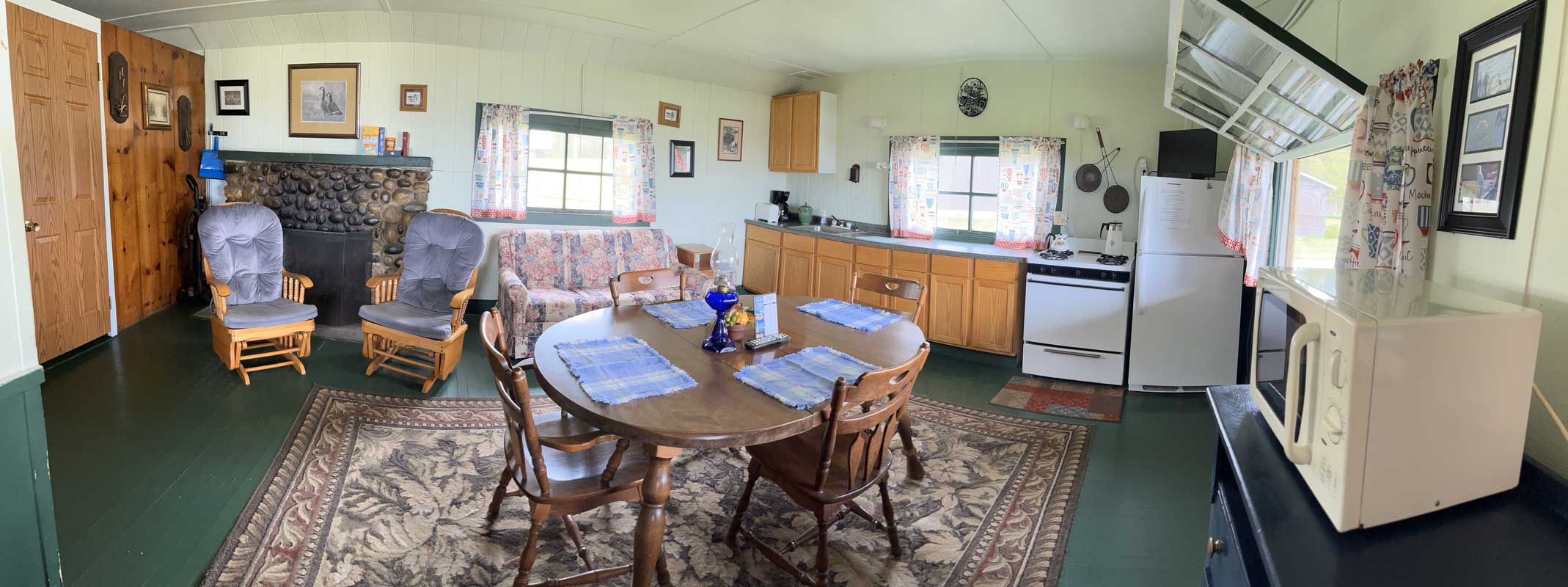 Panoramic shot of the interior of a vacation rental cabin