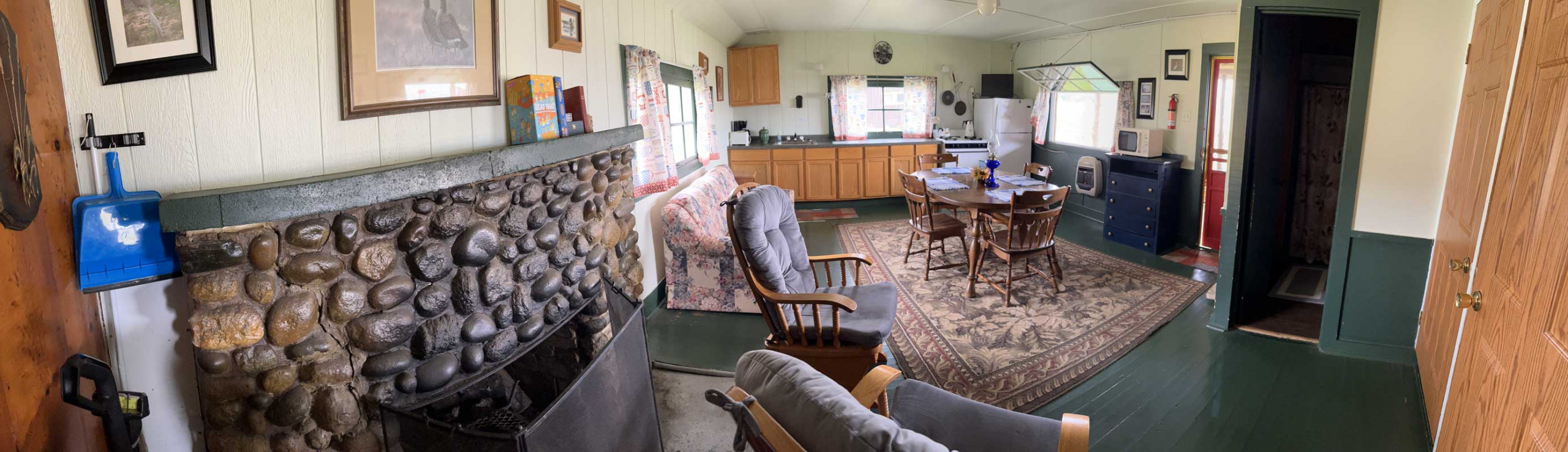 Panoramic shot of the interior of a vacation rental cabin